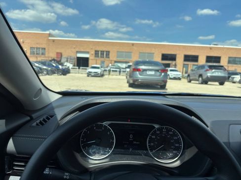 Used 2025 Nissan Sentra SV FWD image 27