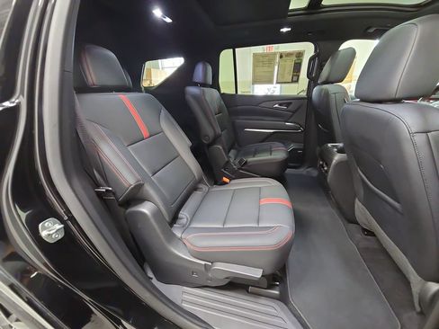 Used 2024 Chevrolet Traverse RS AWD/4WD image 35