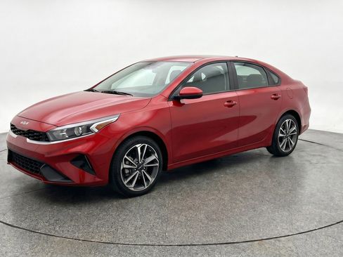 Used 2024 Kia Forte LXS FWD image 3