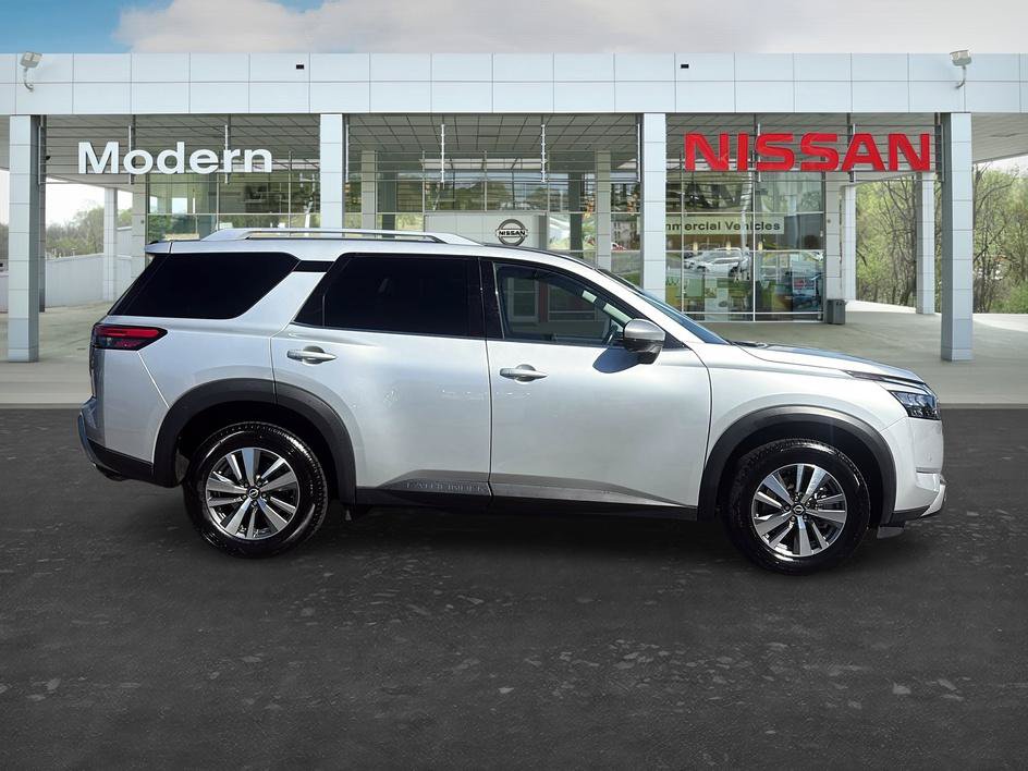 Certified 2025 Nissan Pathfinder SL AWD/4WD image 6