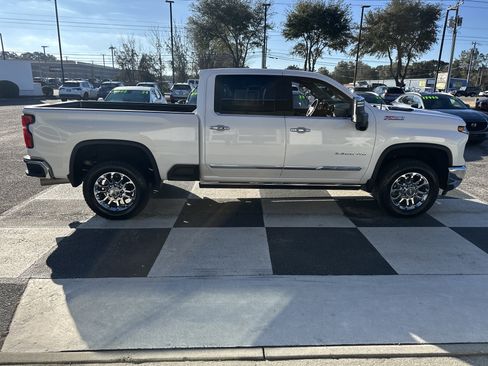 Used 2024 Chevrolet Silverado 2500 LTZ w/ LTZ Premium Package image 3