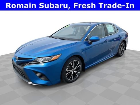 Used 2020 Toyota Camry SE image 1
