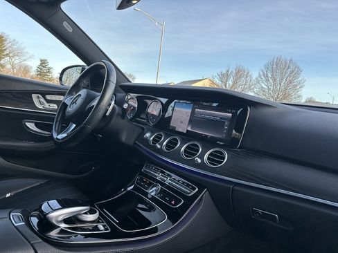 Used 2017 Mercedes-Benz E 300 4MATIC image 25