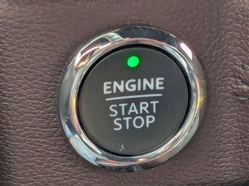 Used 2024 Ford Expedition Limited image 34