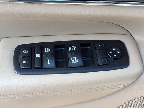 Used 2018 Jeep Grand Cherokee Limited AWD/4WD image 17