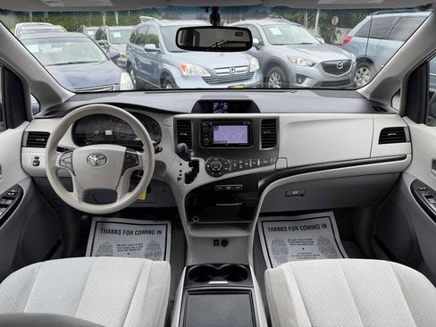 Used 2014 Toyota Sienna LE FWD image 13