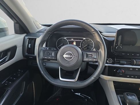 Used 2024 Nissan Pathfinder SL w/ SL Premium Package image 13