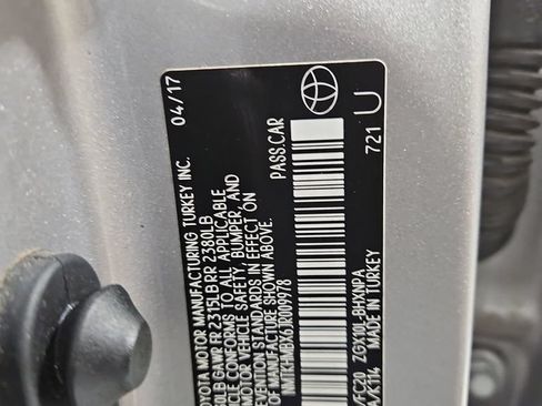 Used 2018 Toyota C-HR XLE FWD image 29