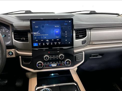 Used 2023 Ford Expedition XLT RWD image 6