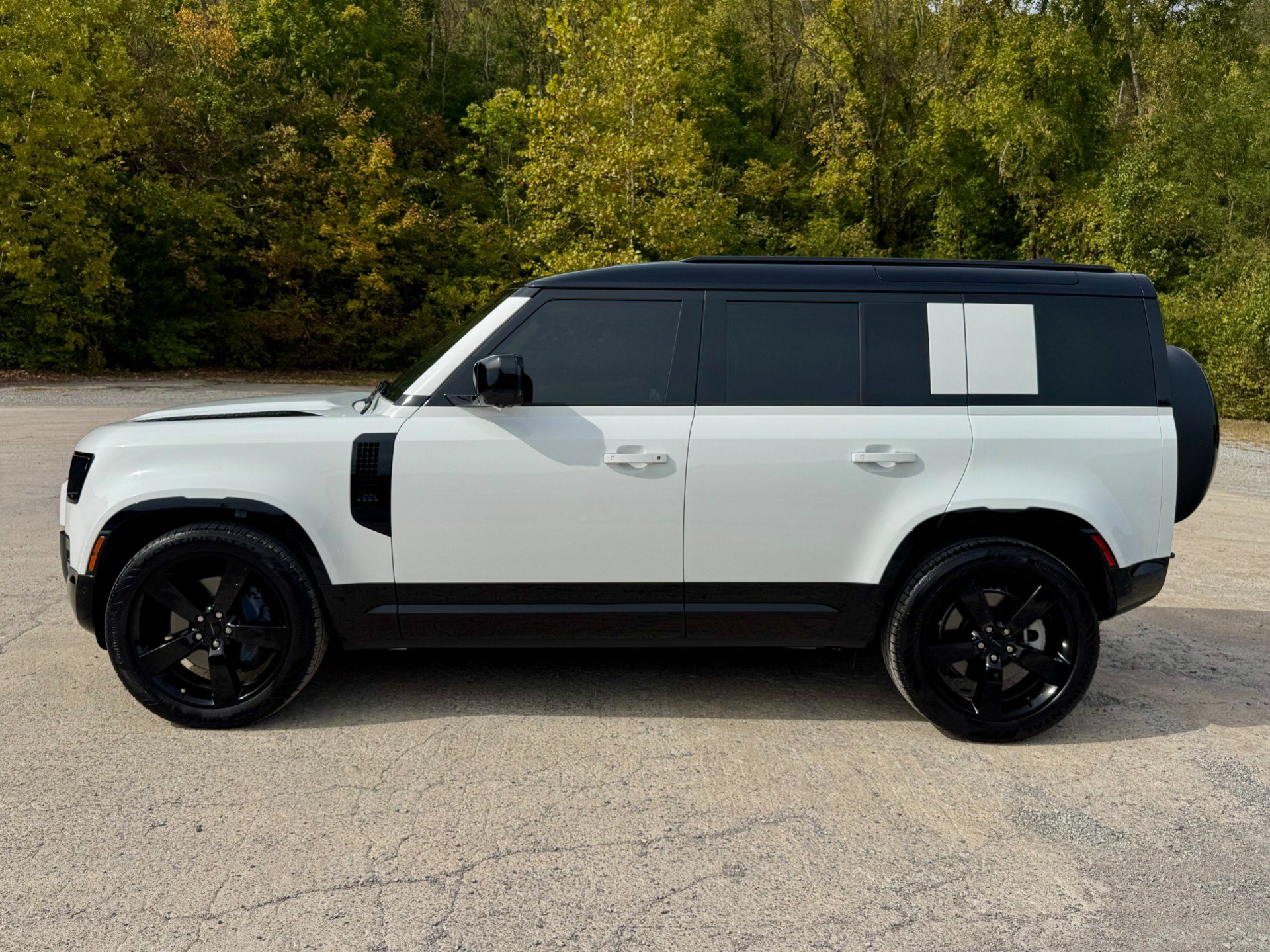 Used 2026 Land Rover Defender 110 X-Dynamic SE AWD/4WD image 7
