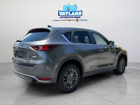 Used 2017 MAZDA CX-5 Touring w/ Preferred Equipment Package FWD image 5