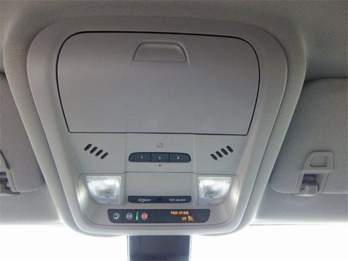 Used 2024 GMC Terrain SLT image 24