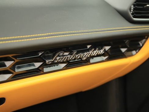 Used 2020 Lamborghini Huracan EVO RWD image 28