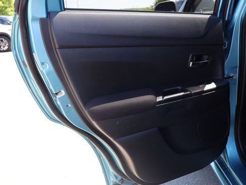 Used 2011 Mitsubishi Outlander Sport SE AWD/4WD image 17