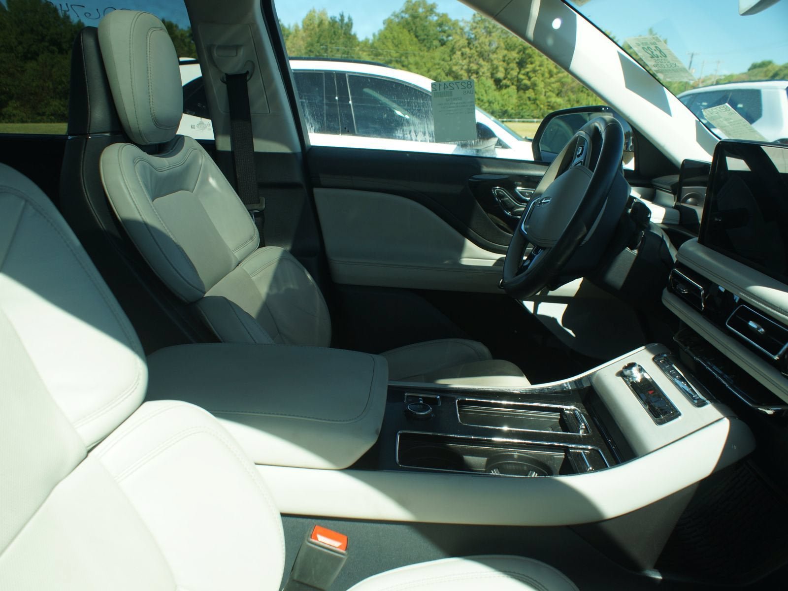 Used 2025 Lincoln Aviator Reserve w/ Equipment Group 201A AWD/4WD image 2