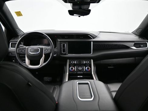 Used 2024 GMC Yukon XL Denali w/ Advanced Technology Package image 9