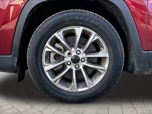Used 2019 Jeep Cherokee Latitude Plus FWD image 7