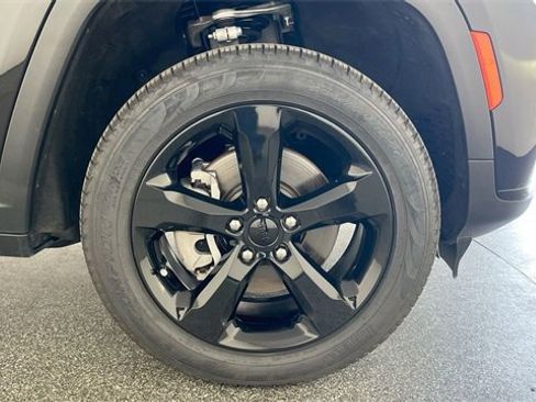Used 2023 Jeep Grand Cherokee L Limited w/ Black Appearance Package image 50