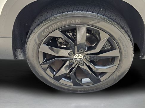 Certified 2023 Volkswagen Taos SE FWD image 28