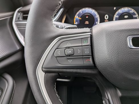 New 2025 Jeep Grand Cherokee Altitude image 13