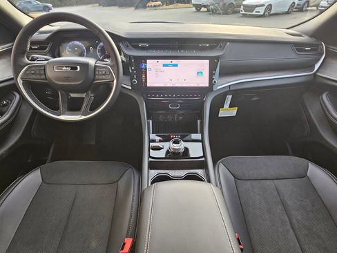 New 2026 Jeep Grand Cherokee Altitude image 9