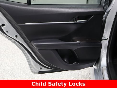 Used 2022 Toyota Camry SE image 26