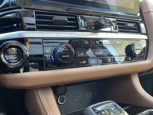 New 2026 Nissan Pathfinder Platinum FWD image 17