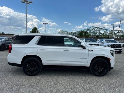 Used 2023 GMC Yukon SLE AWD/4WD image 5