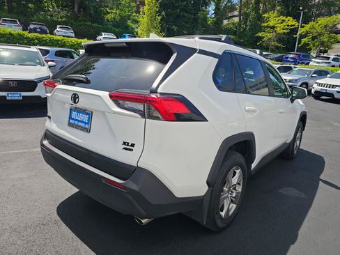 Used 2022 Toyota RAV4 XLE w/ XLE Grade Weather Package AWD/4WD image 5