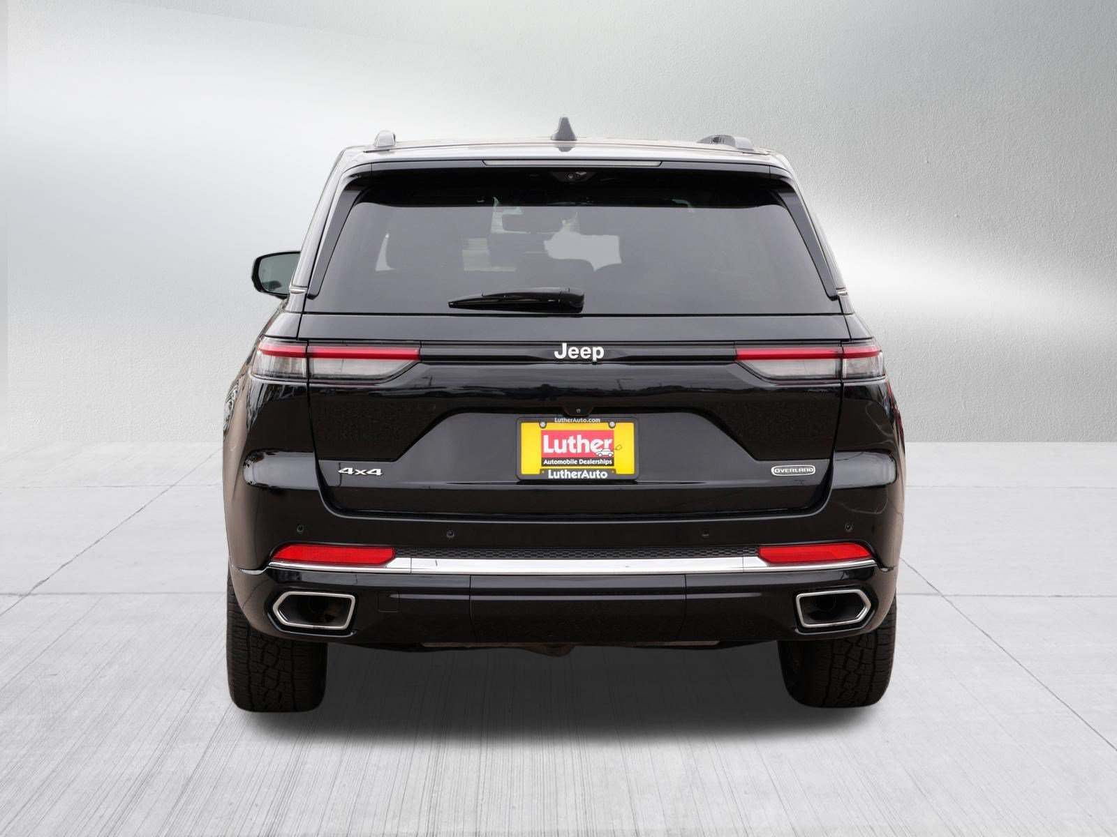 Used 2022 Jeep Grand Cherokee Overland w/ Luxury Tech Group IV AWD/4WD image 6