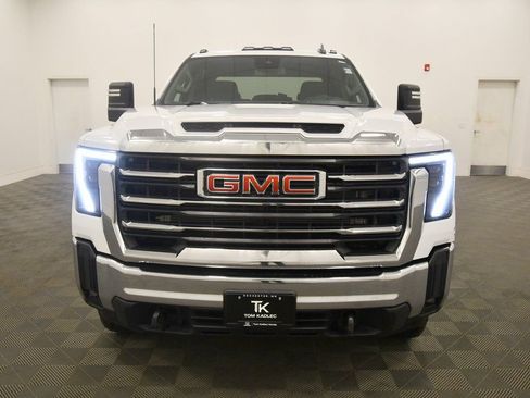 Used 2024 GMC Sierra 3500 SLE w/ SLE Convenience Package image 11