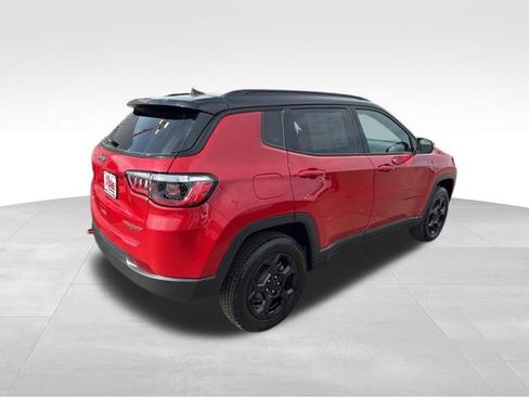 Used 2023 Jeep Compass Trailhawk w/ Trailhawk Convenience Group AWD/4WD image 4