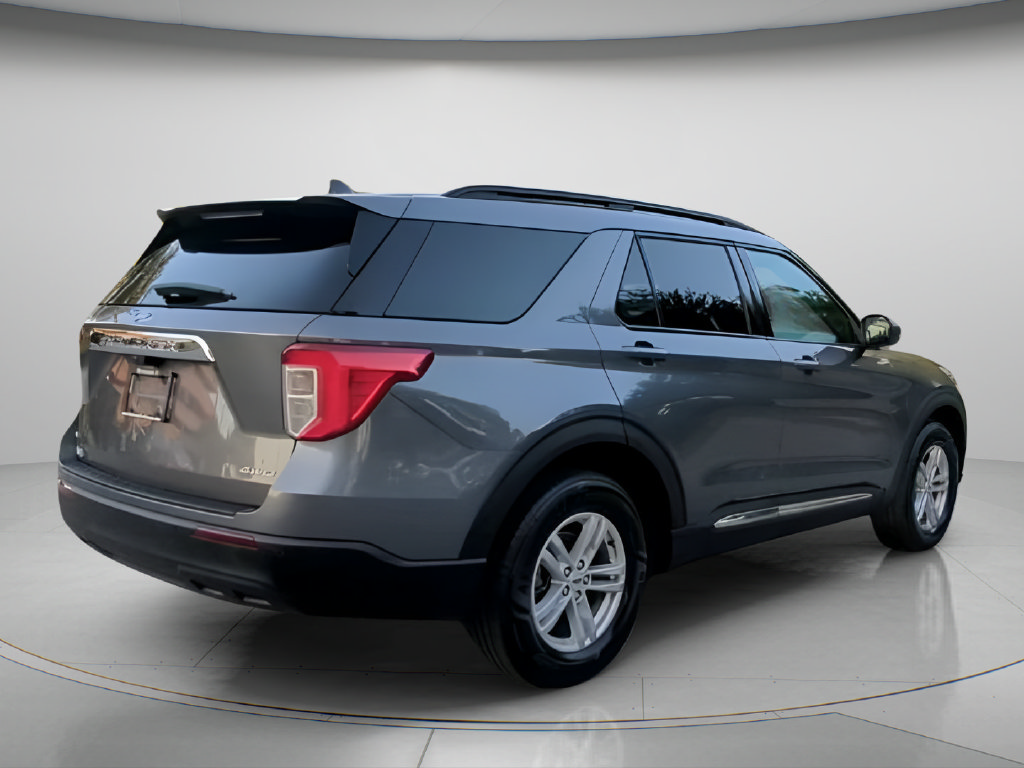 Used 2023 Ford Explorer XLT AWD/4WD image 31