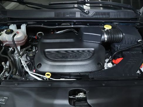 Used 2023 Chrysler Pacifica Touring-L w/ Uconnect Theater Family Group AWD/4WD image 37