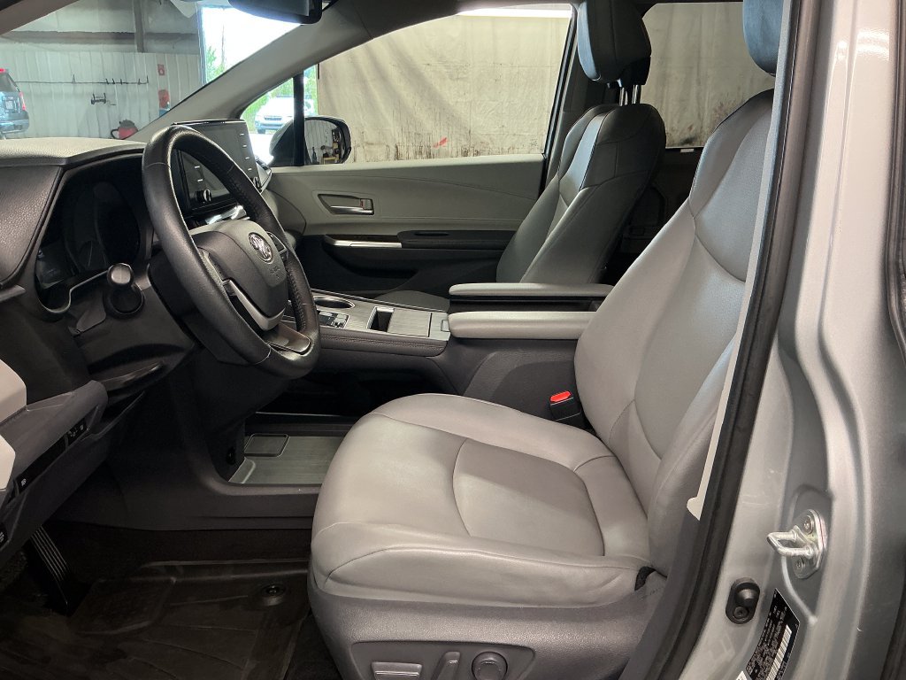 Certified 2021 Toyota Sienna XLE AWD/4WD image 13