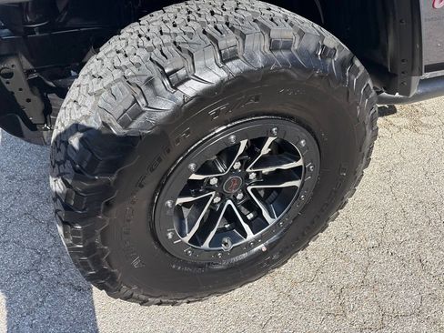 Used 2024 Jeep Wrangler Unlimited Rubicon w/ XTREMEE 35" Tire Package AWD/4WD image 9