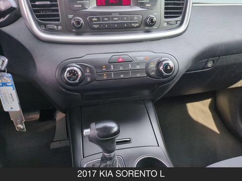 Used 2017 Kia Sorento L FWD image 22