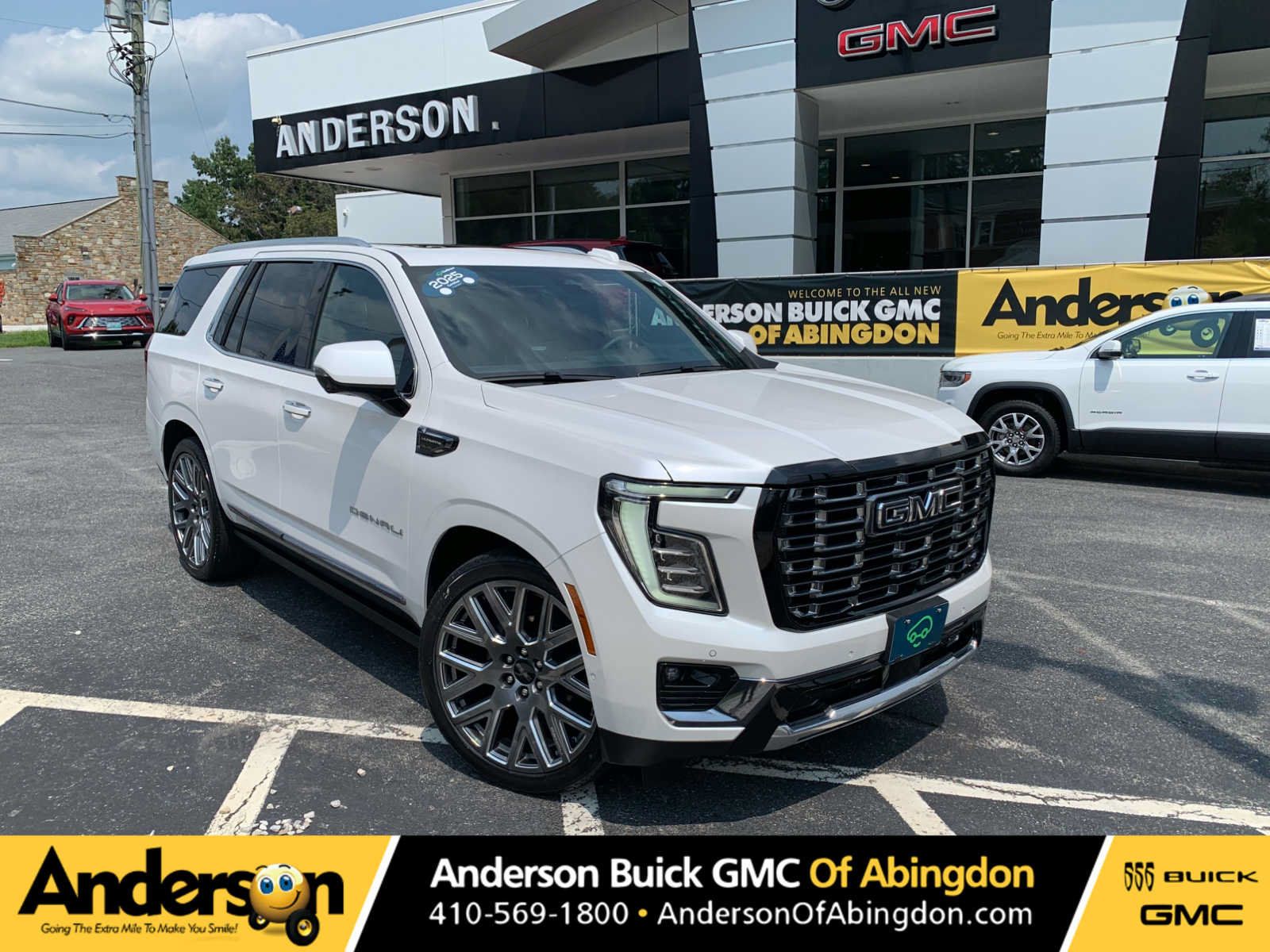 Used 2025 GMC Yukon Denali Ultimate AWD/4WD image 1