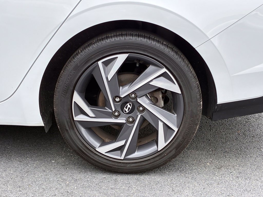Certified 2025 Hyundai Elantra Limited FWD image 49