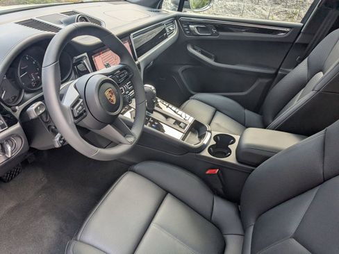 Used 2025 Porsche Macan Turbo image 4