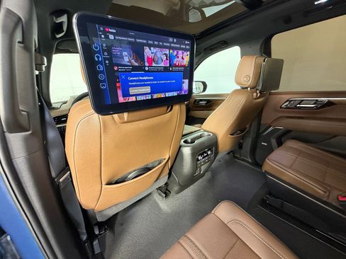 Used 2025 Chevrolet Suburban High Country image 30