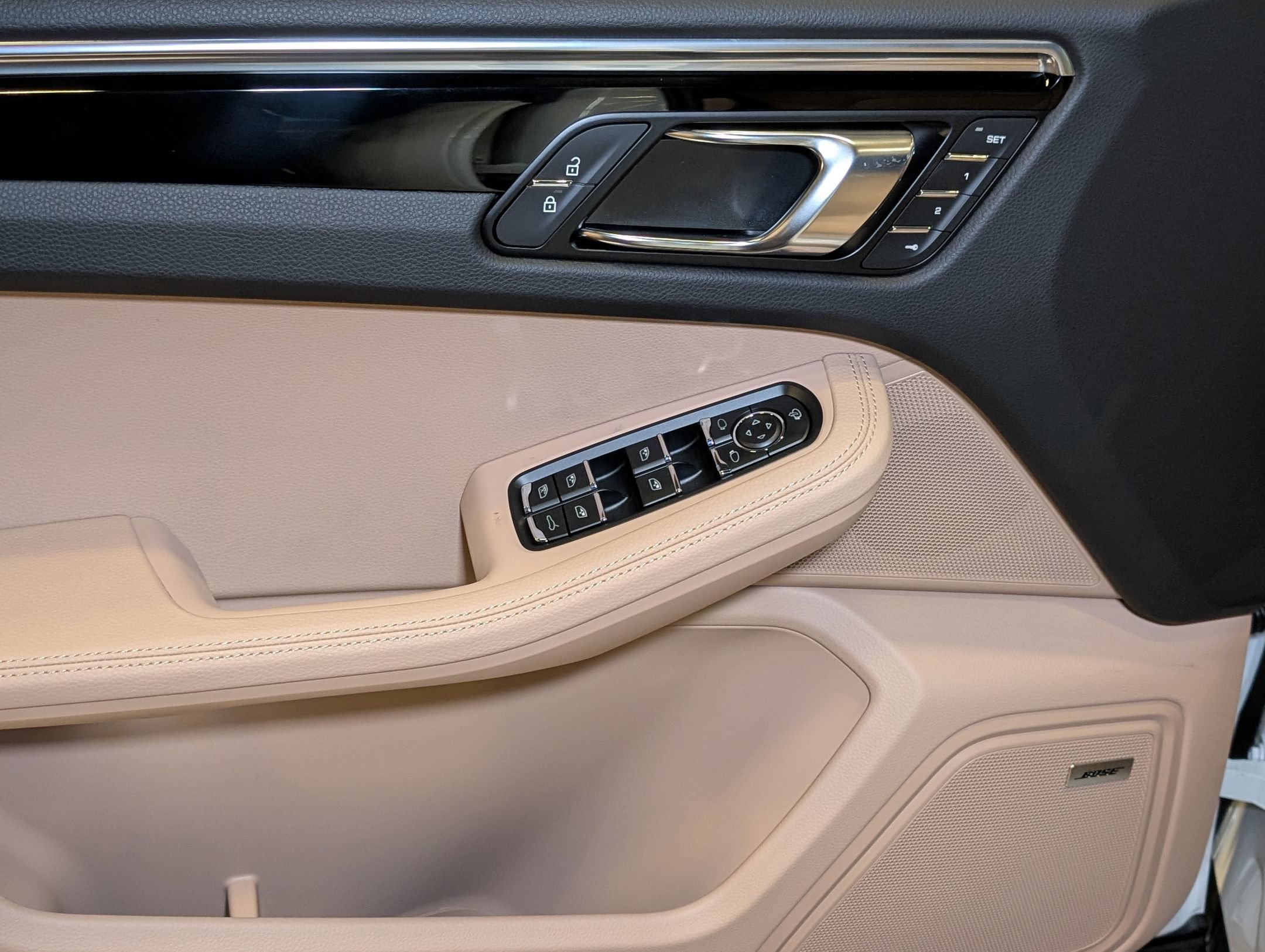 Certified 2026 Porsche Macan AWD/4WD image 16