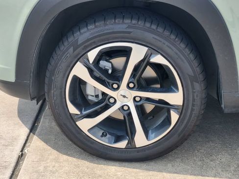 Used 2024 Chevrolet Trax RS w/ Sunroof Package FWD image 10