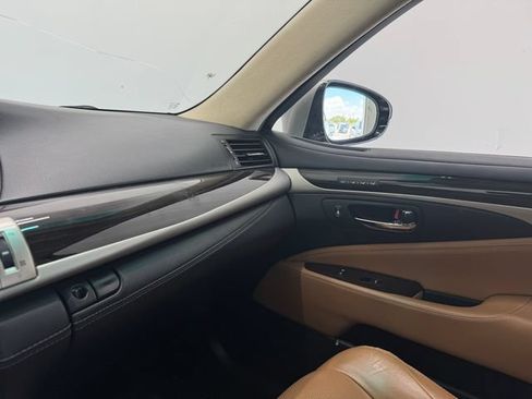 Used 2017 Lexus LS 460 w/ Comfort Package RWD image 42