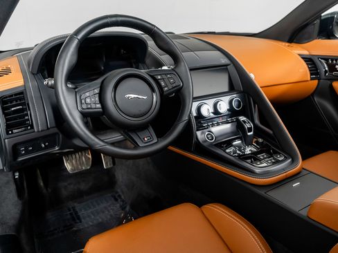 Used 2023 Jaguar F-TYPE R image 2