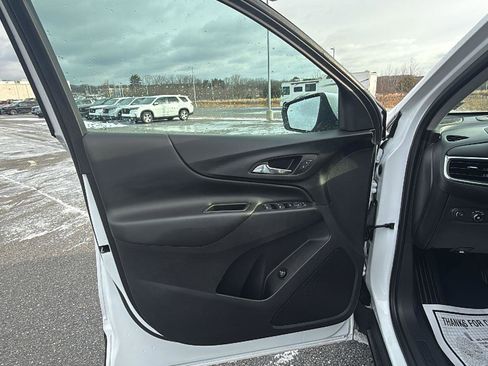 Used 2022 Chevrolet Equinox LT image 24