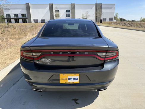 Used 2017 Dodge Charger SE image 7