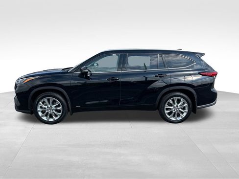 Used 2023 Toyota Highlander Limited image 2