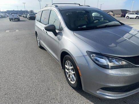 Used 2021 Chrysler Voyager Lxi image 2
