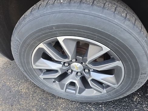 Certified 2021 Chevrolet Suburban LT w/ LT Signature Package image 15